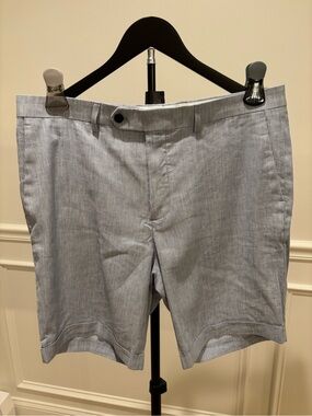 EXPRESS Men's light Blue & white striped SHORTS, SIZE 34, 8”Inseam